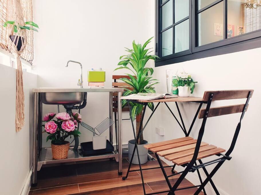 Apartamento Double Studio, Private Bath & Balcony, Shared Kitchen With Local Family By Pillows & Purrs Bangkok